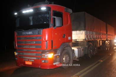 foto de Motorista fica ferida em batida entre carro e carreta na PR-323 entre Paiçandu e Água Boa