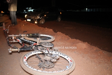 foto de Carro capota e atinge ciclista no início da duplicação da rodovia em Paiçandu