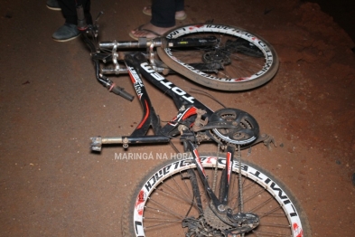 foto de Carro capota e atinge ciclista no início da duplicação da rodovia em Paiçandu