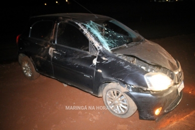 foto de Carro capota e atinge ciclista no início da duplicação da rodovia em Paiçandu