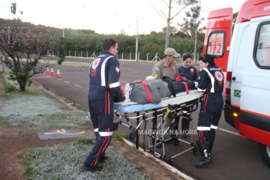 foto de Duas pessoas ficaram feridas após motorista perder controle do carro e bater em poste em Maringá