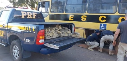 foto de PRF apreende quase uma tonelada de maconha em falso ônibus escolar