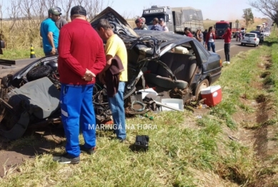 foto de Colisão violenta na rodovia PR-218, carro e carreta entre as cidades de Astorga e Pitangueiras