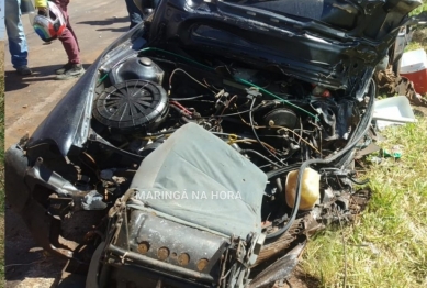 foto de Colisão violenta na rodovia PR-218, carro e carreta entre as cidades de Astorga e Pitangueiras