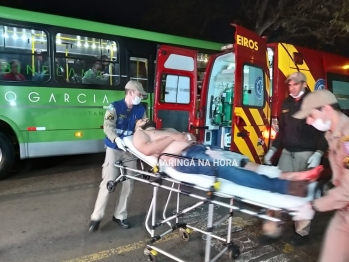 foto de Vídeo mostra homem sendo esfaqueado por motorista de ônibus em Maringá