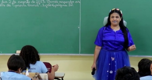 Professora de Sarandi se fantasia de “Fada Azul” para trabalhar o bullying em sala de aula