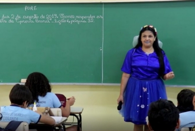 foto de Professora de Sarandi se fantasia de “Fada Azul” para trabalhar o bullying em sala de aula