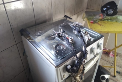 foto de Explosão de gás de cozinha deixa jovem gravemente ferido