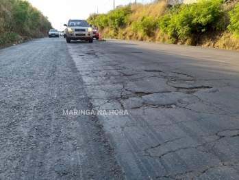 foto de Mulher fica ferida após tentar desviar de buraco e capotar carro no Contorno Sul em Maringá