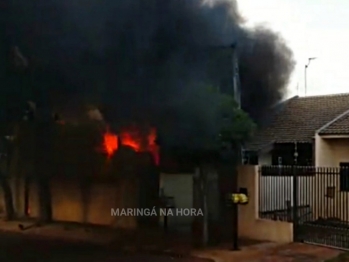 foto de Incêndio de grandes proporções destruiu empresa em Sarandi 