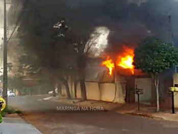 foto de Incêndio de grandes proporções destruiu empresa em Sarandi 