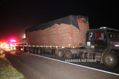 foto de Motorista morre esmagado em violenta colisão traseira entre duas carretas na PR-317 entre Floresta e Maringá