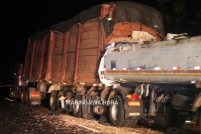 foto de Motorista morre esmagado em violenta colisão traseira entre duas carretas na PR-317 entre Floresta e Maringá