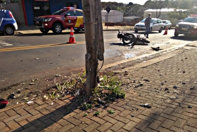 foto de Maringá - Motociclista fica inconsciente ao bater em poste 