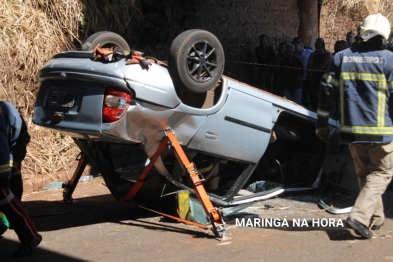 foto de Motorista fica ferida após carro despencar de viaduto em Maringá