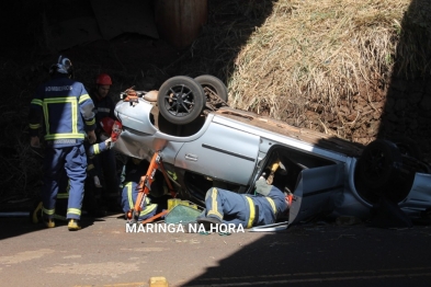 foto de Motorista fica ferida após carro despencar de viaduto em Maringá