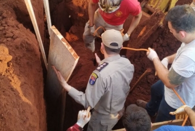 foto de Trabalhadores são soterrados em obra na cidade Marilândia do Sul