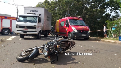 foto de Acidente grave envolvendo duas motos e caminhão no Jardim Universitário em Maringá 