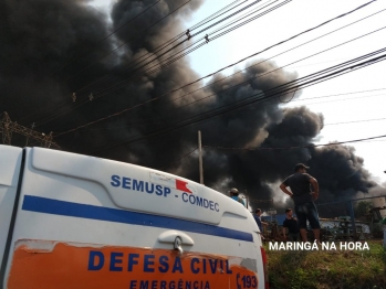 foto de Incêndio de grandes proporções em fábrica de borracha em Maringá 