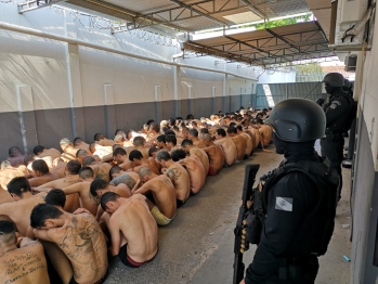 foto de SOE Maringá realiza operação de revista na Cadeia Pública de Sarandi e apreende 11 celulares