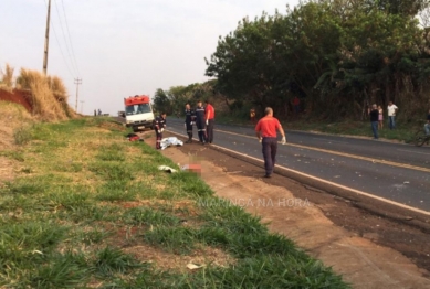 foto de Tragédia - Dois motociclistas morrem em acidente com caminhão na manhã desta quarta-feira