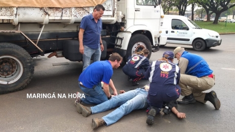 foto de Motoqueiro passa por debaixo de caminhão após acidente registrado hoje em Maringá 