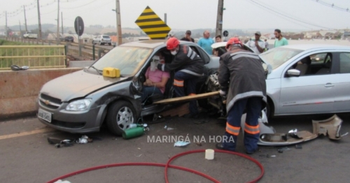 Acidente entre dois carros deixa uma pessoa ferida em Mandaguaçu