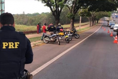 foto de PRF apreende 10 motocicletas e multa 35 veículos na Avenida Colombo em Maringá