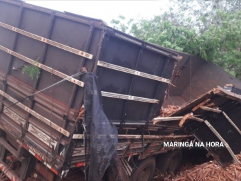 foto de Grave - Motorista fica preso nas ferragens de caminhão na PR-317