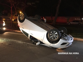 foto de Capotamento na Vila Operária em Maringá 