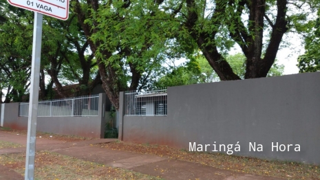 foto de Adolescente invade e quebra janela de escola para ver estudante em Maringá