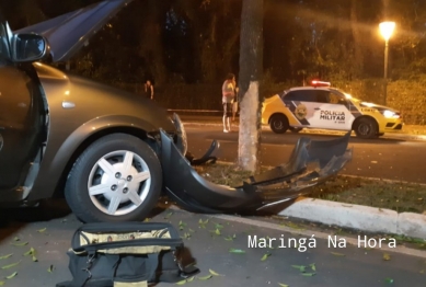 foto de Motorista fica ferido após bater carro contra árvore em Maringá 