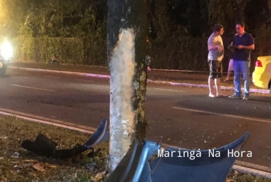 foto de Motorista fica ferido após bater carro contra árvore em Maringá 