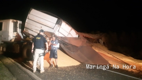 foto de Tombamento de carreta na BR-376 entre Maringá e Distrito de Iguatemi 