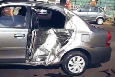 foto de Câmera registra motociclista sendo arremessado em acidente com carro em Maringá; vídeo