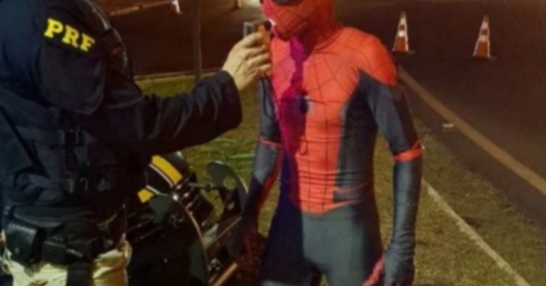 Homem-aranha passa no teste do bafômetro no Paraná