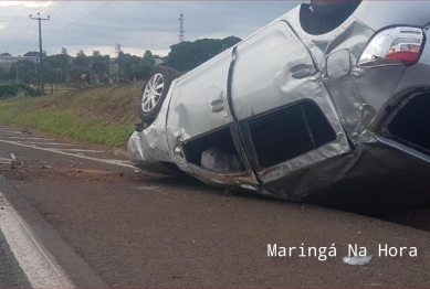 foto de Mulher capota carro entre Maringá e Iguatemi 