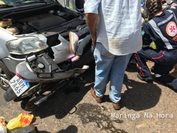 foto de Mulher fica com pé preso em ferragens após acidente entre moto e carro, em Maringá