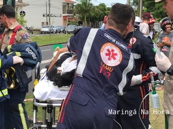 foto de Mulher fica com pé preso em ferragens após acidente entre moto e carro, em Maringá