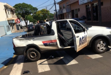 foto de Câmera registra acidente com motocicleta na Avenida Tuiuti em Maringá 