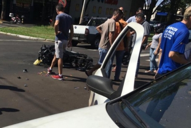 foto de Câmera registra acidente com motocicleta na Avenida Tuiuti em Maringá 