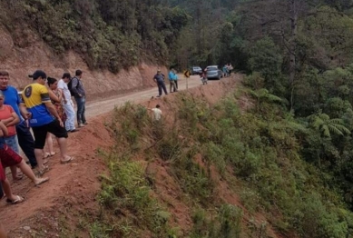 foto de Tragédia no Paraná - Caminhonete cai em ribanceira e mata 5 pessoas que retornavam de um culto