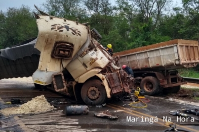 foto de Região - Colisão frontal entre caminhões mata dois motoristas, em Cianorte