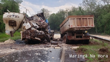 foto de Região - Colisão frontal entre caminhões mata dois motoristas, em Cianorte