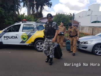 foto de Drogas no crédito ou débito? O cliente viciado escolhia