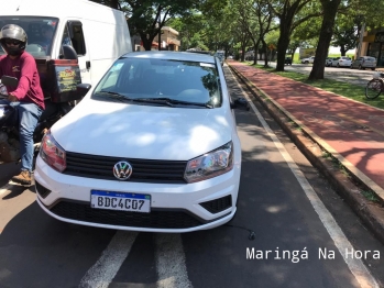 foto de Motociclista bate em placa de sinalização após acidente em Maringá 