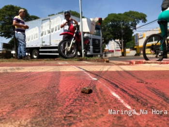 foto de Motociclista bate em placa de sinalização após acidente em Maringá 