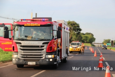 foto de Carro com 7 jovens capota na rodovia PR-317 em Maringá