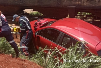 foto de Carro é atingido e arrastado por trem em Sarandi 