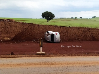 foto de Motorista fica ferido em capotamento registrado na PR-323 próximo ao Distrito de Água Boa